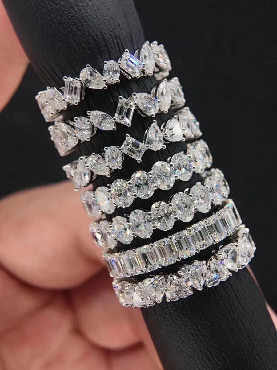 Cushion Row Pavé Band