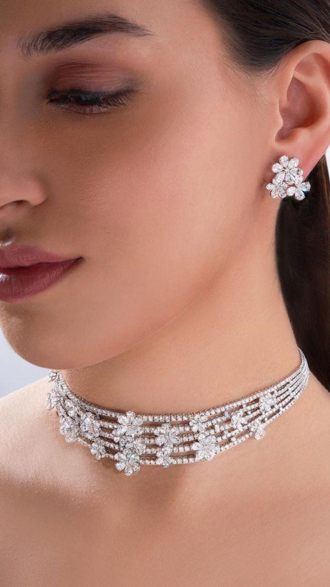a close-fitting band with repeated bright accents