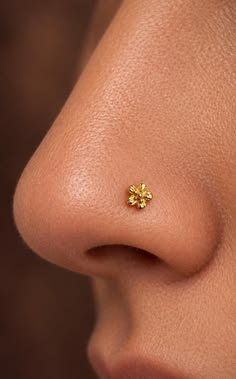 Gilded Chrysanthemum Nose Pin