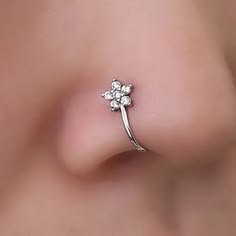 Snowpetal Arc Nose Pin