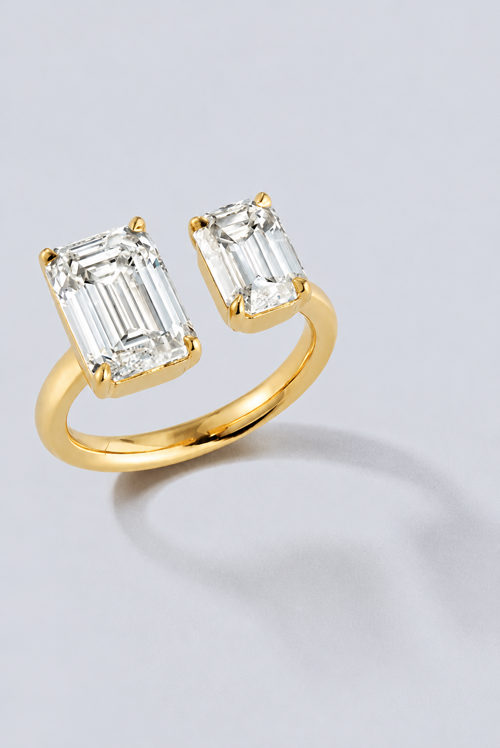 Two rectangular clear centres of different sizes face each other above an open yellow-coloured band.