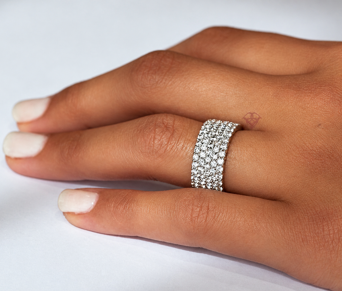 Closely arranged clear round accents cover a broad band with a softly rounded profile.