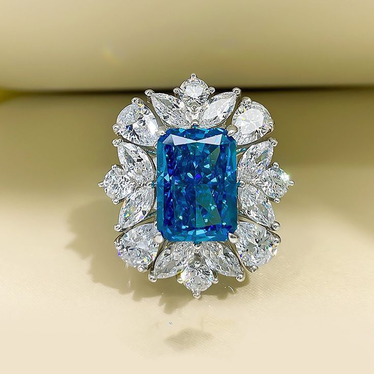 Verdant Emerald Floral Ring