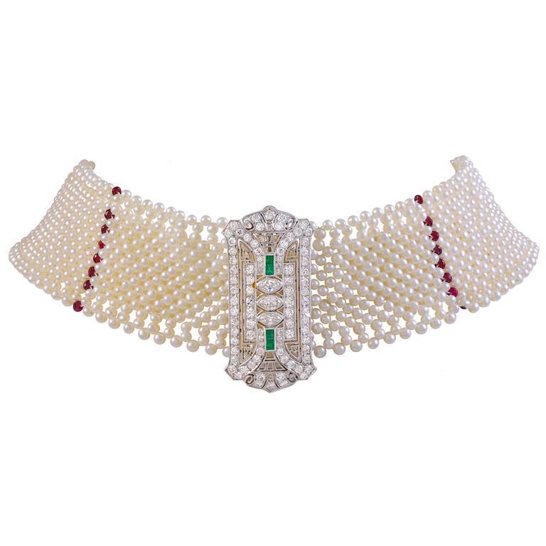 a wide collar with a green-toned center detail