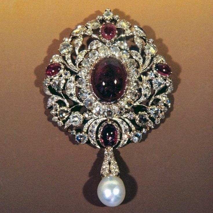 Garnet Regal Cameo Brooch