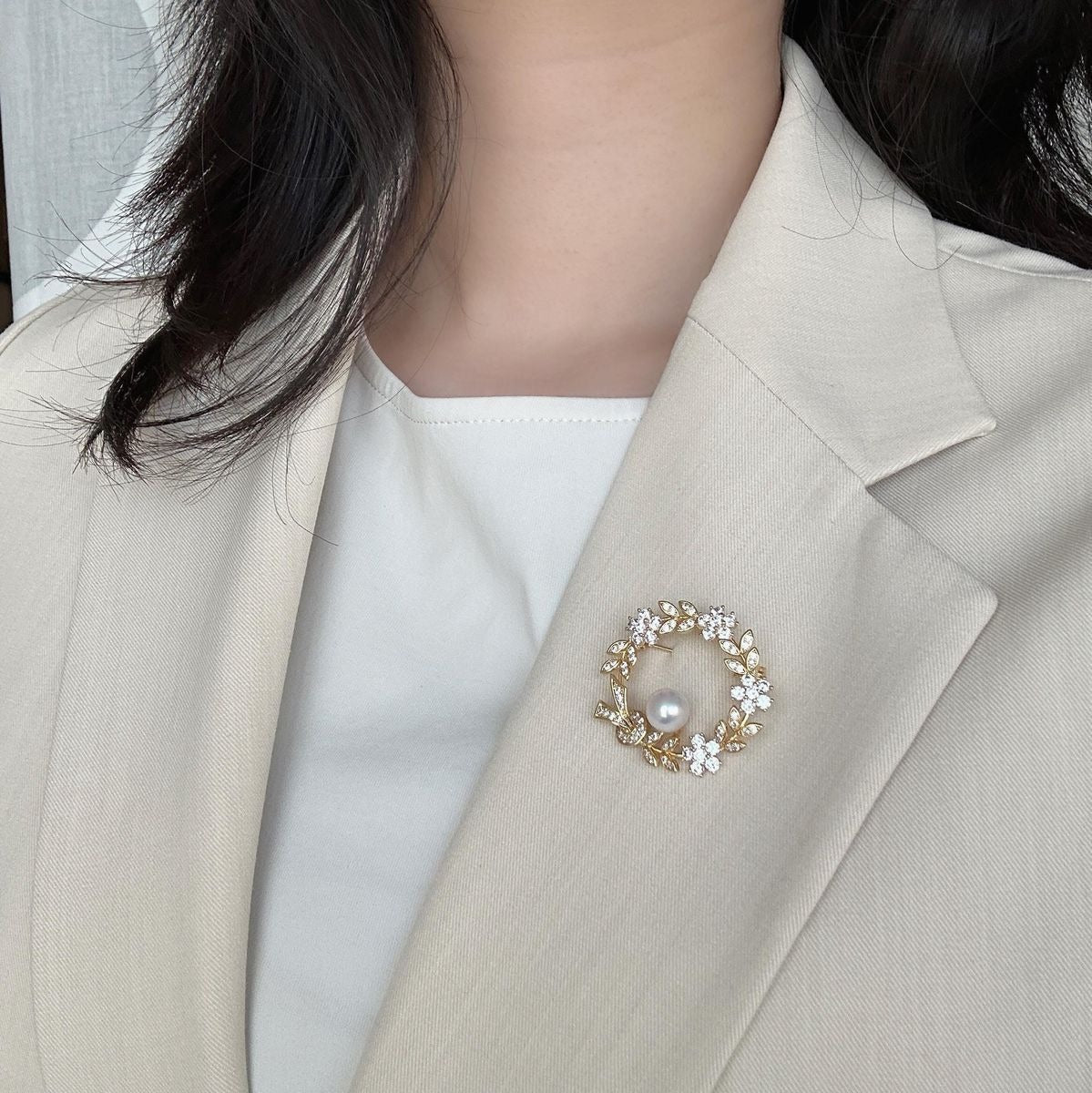 Pearl Circular Lapel Brooch