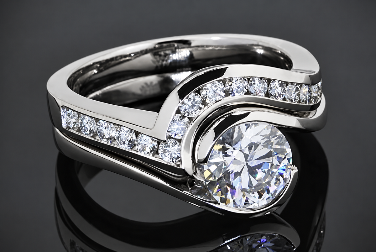 A round clear centre nestles beneath a sweeping curved shoulder lined with clear accents.