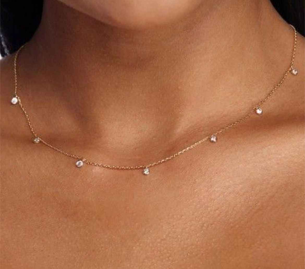 Necklace with pearl ornament details