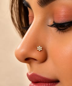 Snowflower Nose Pin