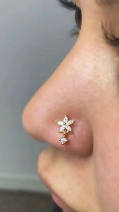Flora Dewdrop Nose Pin