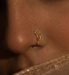 Heritage Paisley Nose Pin