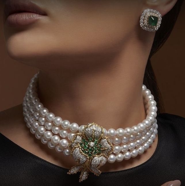 a rounded collar with a green-toned center detail